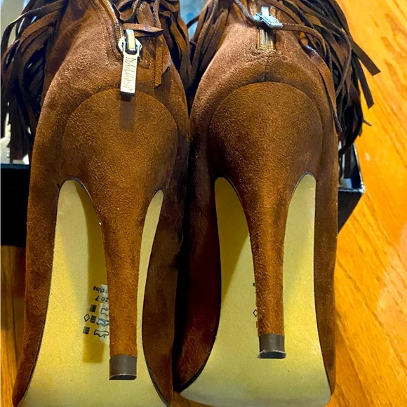 MICHAEL ANTONIO BOOTIES - Picture 3 of 5